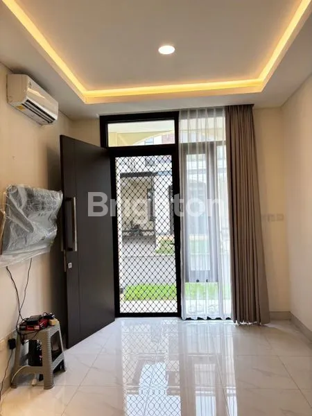 image RUMAH SIAP HUNI 3KT DI CLUSTER ECHANTE LAVON TANGERANG (2)