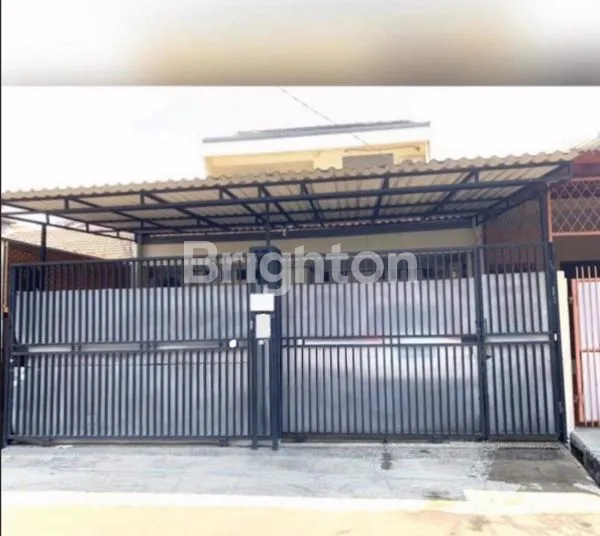 RUMAH MINIMALIS MODERN CANTIK DUA LANTAI DI PERUMAHAN TAMAN KOTA