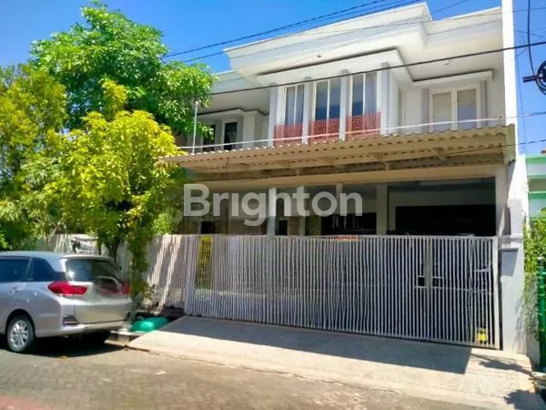 image RUMAH 2 LANTAI DI PERUM MANYAR KARTIKA DEKAT UBAYA NGAGEL BRATANG BARATAJAYA NGINDEN KEBUN BIBIT (1)