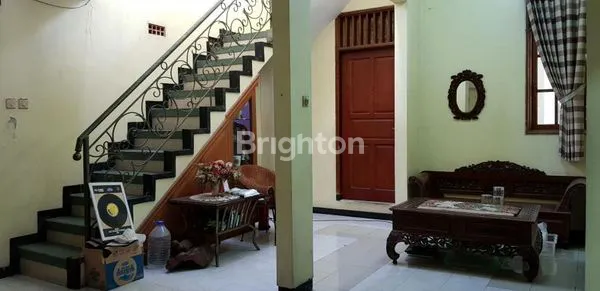 image RUMAH LUAS 2 LANTAI HOOK DI SARONOJIWO (4)