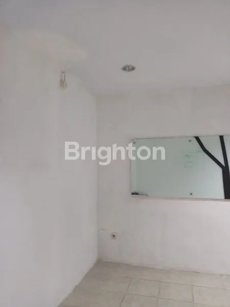 image DISEWA RUMAH LUAS 2 LT DI CAWANG BARU JATINEGARA - JAKARTA TIMUR (7)