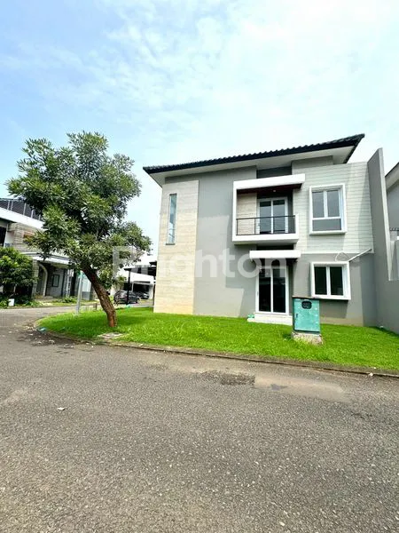 image RUMAH HOEK BANGUNAN MANDIRI ICON BSD CITY (2)