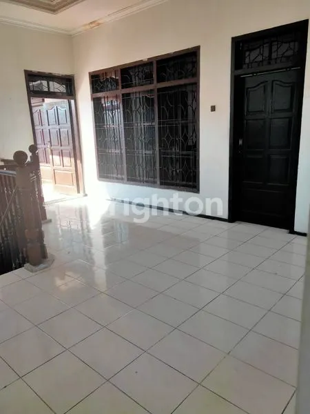 image RUMAH 2 LANTAI LT 200M² DI TENGGILIS UTARA (6)