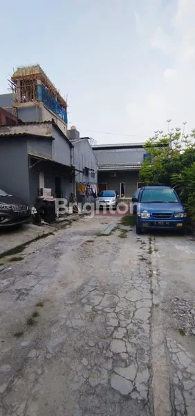 image RUMAH SATU LANTAI LAHAN PARKIR LUAS DAN GUDANG LOKASI JELAMBAR JAKARTA BARAT (4)