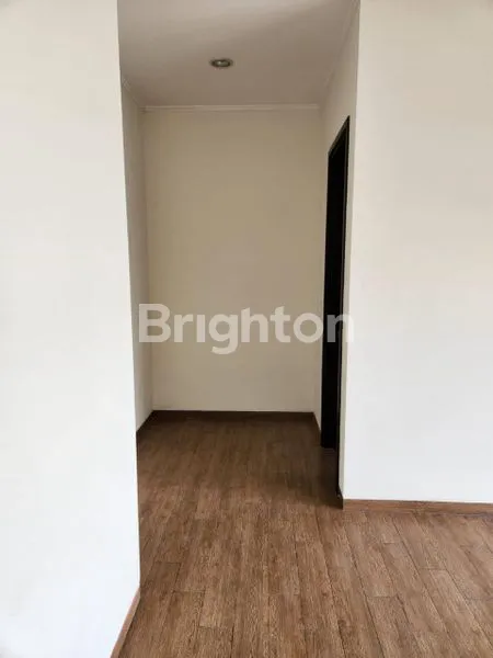 image JUAL RUMAH CANTIK 2 LANTAI (5)