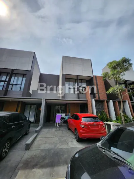 image JUAL RUMAH CANTIK 2 LANTAI (2)