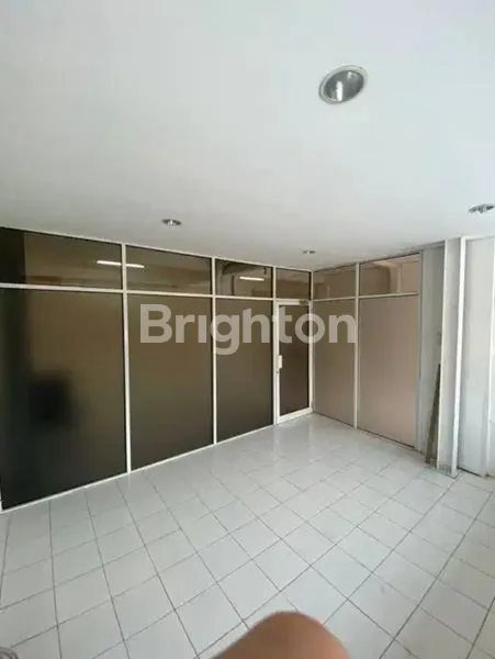 image RUKO 3,5 LANTAI KOMERSIAL DI KEMAYORAN (4)
