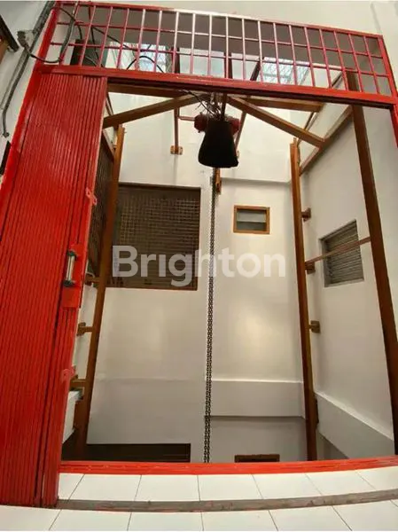 image RUKO 3,5 LANTAI KOMERSIAL DI KEMAYORAN (8)