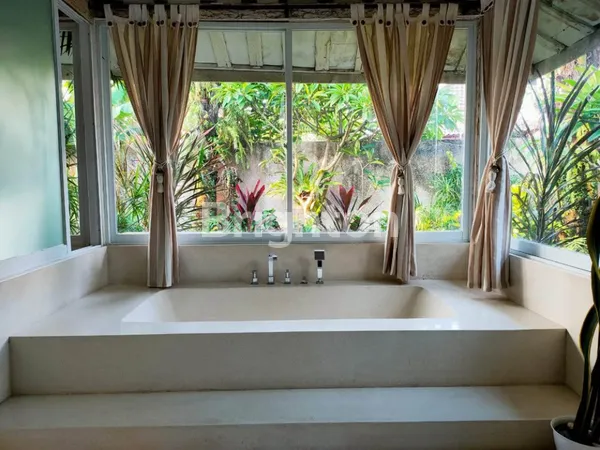 image SPACIOUS 4BEDROOM VILLA FOR RENT IN BATUR SARI, SANUR (174V) (3)
