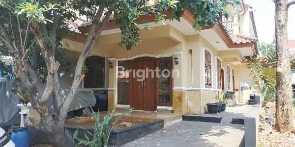 image DIJUAL RUMAH HOEK  2 1/2 LANTAI CANTIK  DALAM CLUSTER KOTA WISATA CIBUBUR (1)