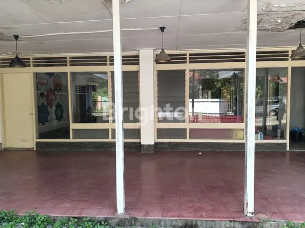 image RUMAH VINTAGE STRATEGIS UNTUK CAFE DI SURABAYA (3)