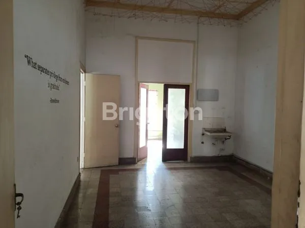 image RUMAH VINTAGE STRATEGIS UNTUK CAFE DI SURABAYA (4)