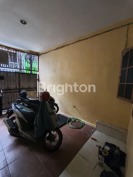 image RUMAH PADEMANGAN 2 LANTAI 3KT 2KM JAKARTA UTARA (1)