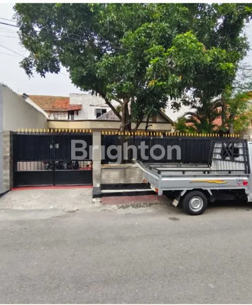 JUAL RUMAH 8 KAMAR TIDUR DEKAT KAWASAN DARMO SURABAYA