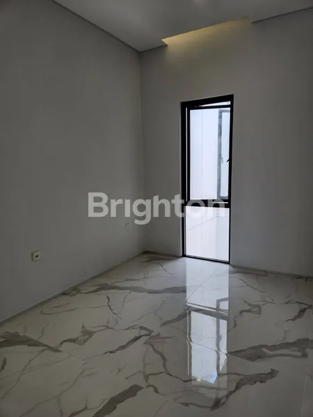 image RUMAH GRESS DI LOKASI FAVORIT MULYOSARI ROW 3 MOBIL LONGGAR (5)