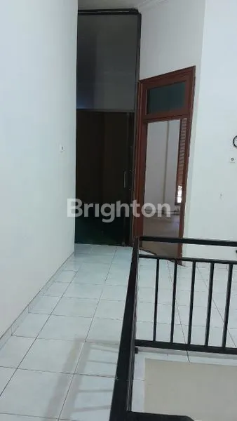 image DISEWAKAN RUMAH STRATEGIS DI TENGAH KOTA — COCOK UNTUK KANTOR & USAHA! (6)