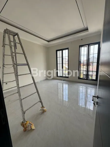 image RUMAH 2 LANTAI GRESS APIK BARU, MANYAR KERTOADI DEKAT KE GALAXY MALL DAN BCA GALAXY MERR (5)