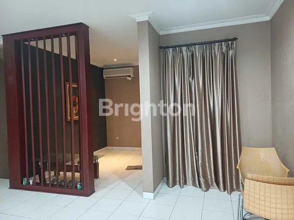 image RUMAH MEWAH DENGAN KOLAM RENANG DI BOULEVARD KOTA WISATA CIBUBUR (2)