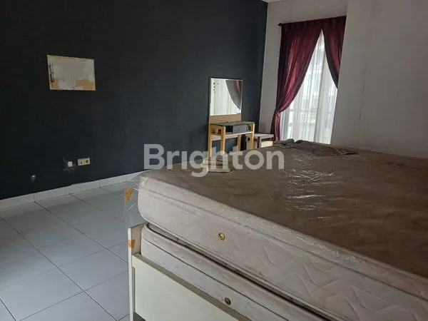 image RUMAH MEWAH DENGAN KOLAM RENANG DI BOULEVARD KOTA WISATA CIBUBUR (8)