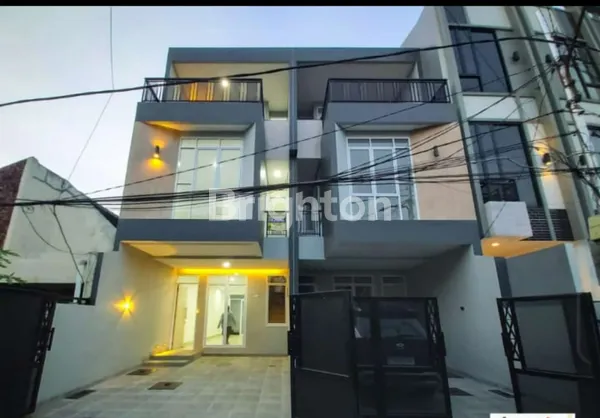 image DIJUAL RUMAH BARU, BAGUS  3 LANTAI, 3 KAMAR SIAP HUNI DI DURI KEPA, DEKAT TANJUNG DUREN (2)