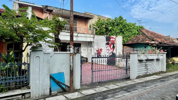 image JUAL CEPAT MURAH RUMAH STRATEGIS HANYA 2 MENIT DARI TRANS ICON SURABAYA COCOK UNTUK HUNIAN PRIBADI, KOS-KOSAN, INVESTASI ATAU USAHA LAINNYA (2)