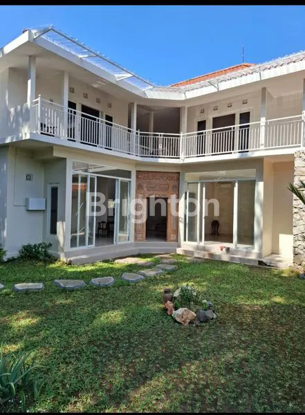 image RUMAH MEWAH BESAR HARGA EKONOMIS DENPASAR UTARA (1)