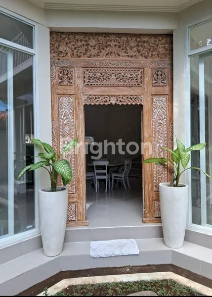 image RUMAH MEWAH BESAR HARGA EKONOMIS DENPASAR UTARA (6)