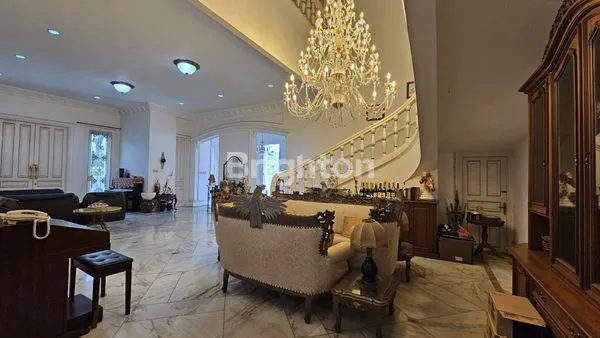 image RUMAH MEWAH SIAP HUNI 2 LANTAI INTERCON JAKARTA BARAT  (3)