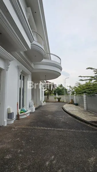 image RUMAH MEWAH SIAP HUNI 2 LANTAI INTERCON JAKARTA BARAT  (2)