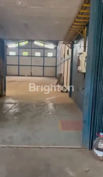 image GUDANG+OFFICE SIAP PAKAI DI KOMPLEK PERGUDANGAN FACTO (1)