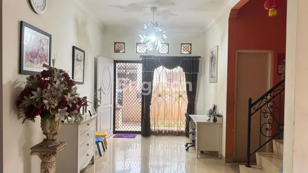 image RUMAH HOEK 2 LANTAI, LT 202M² DI METRO PERMATA (4)