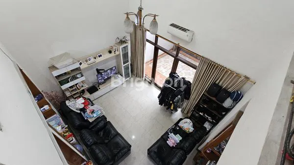 image DIJUAL CEPAT! RUMAH MEWAH 2 LANTAI DI DAERAH TAMAN HOLIS INDAH SIAP HUNI DENGAN MATERIAL PILIHAN (NEGO KERAS!) (2)