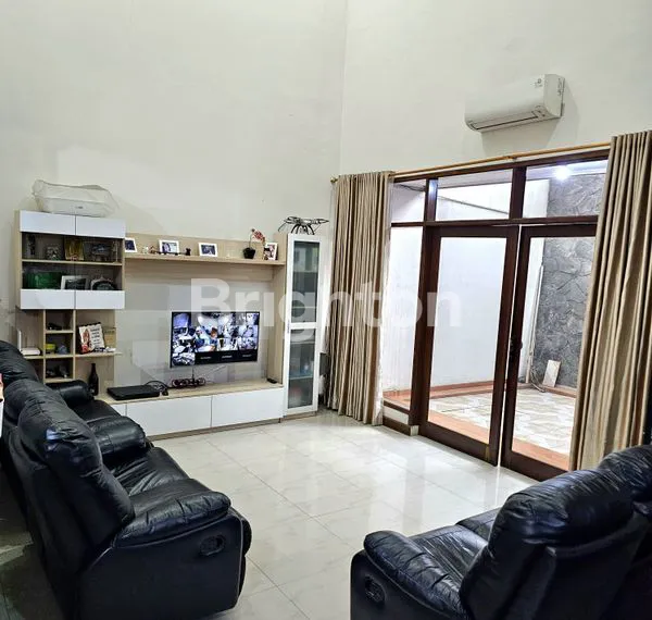 image DIJUAL CEPAT! RUMAH MEWAH 2 LANTAI DI DAERAH TAMAN HOLIS INDAH SIAP HUNI DENGAN MATERIAL PILIHAN (NEGO KERAS!) (3)