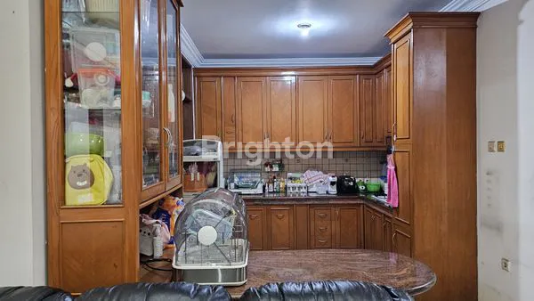 image DIJUAL CEPAT! RUMAH MEWAH 2 LANTAI DI DAERAH TAMAN HOLIS INDAH SIAP HUNI DENGAN MATERIAL PILIHAN (NEGO KERAS!) (8)