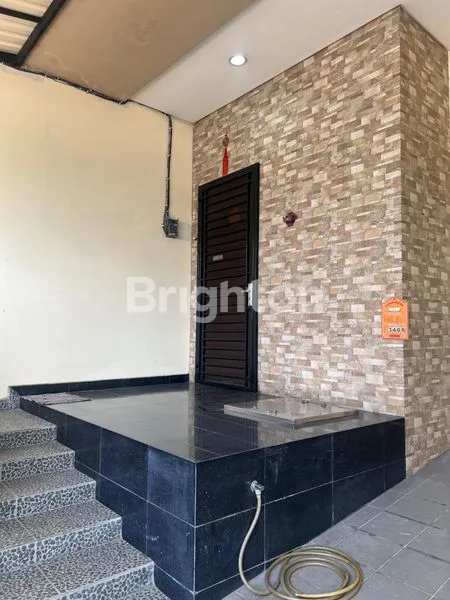 image RUMAH SIAP HUNI 2,5 LANTAI  TAMAN SEMANAN JAKARTA BARAT (2)