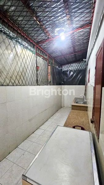 image RUMAH 2 LANTAI FULL FURNISHED SIAP HUNI DI INTI KOTA MEDAN - LOKASI SANGAT STRATEGIS, TINGGAL JALAN KAKI KE PAJAK BERUANG, DAERAH SEKITAR JL GAJAH - SAMPALI MEDAN (6)