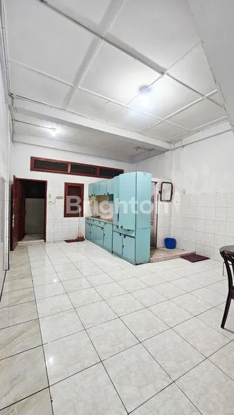 image RUMAH 2 LANTAI FULL FURNISHED SIAP HUNI DI INTI KOTA MEDAN - LOKASI SANGAT STRATEGIS, TINGGAL JALAN KAKI KE PAJAK BERUANG, DAERAH SEKITAR JL GAJAH - SAMPALI MEDAN (4)