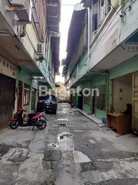 image RUMAH 3 TINGKAT DI MEDAN TIMUR  – SIAP HUNI, HARGA TERJANGKAU!\\N (1)
