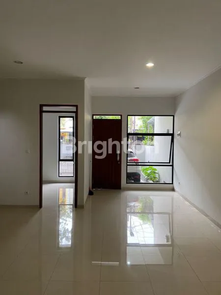 image DIJUAL 1 UNIT RUMAH BARU MINIMALIS 2 LANTAI DAN SIAP HUNI YANG LOKASINYA DI KOMPLEK BATUNUNGGAL, KOTA BANDUNG (4)