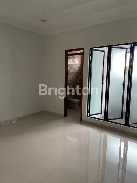 image DIJUAL 1 UNIT RUMAH BARU MINIMALIS 2 LANTAI DAN SIAP HUNI YANG LOKASINYA DI KOMPLEK BATUNUNGGAL, KOTA BANDUNG (6)