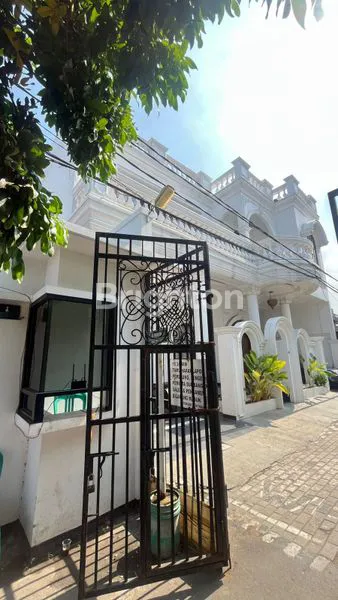 image RUMAH MEWAH 2,5 LANTAI SIAP HUNI CIKARANG, KOTA BEKASI BARAT (7)