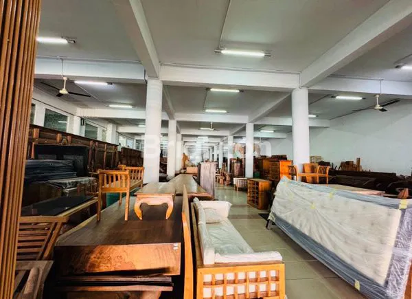 image DISEWAKAN GEDUNG 3 LANTAI LUAS DI KEROBOKAN (4)