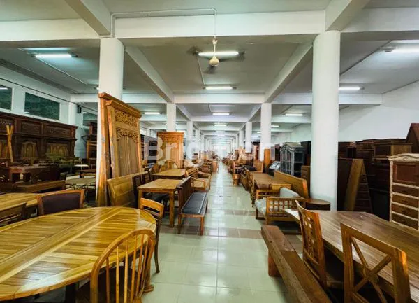 image DISEWAKAN GEDUNG 3 LANTAI LUAS DI KEROBOKAN (3)