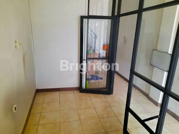 image RUMAH 3 LANTAI 30M² HARGA NEGO (5)