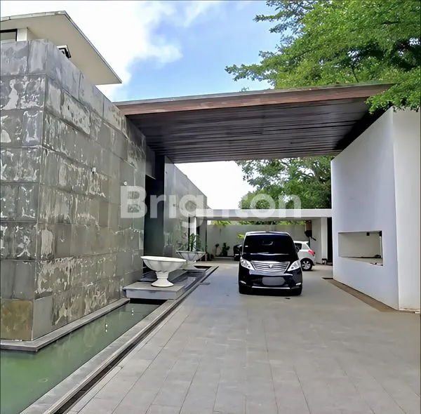 image RUMAH MEWAH FULL FASILITAS PRIME LOCATION DAERAH JALAN JENDERAL SUDIRMAN (1)