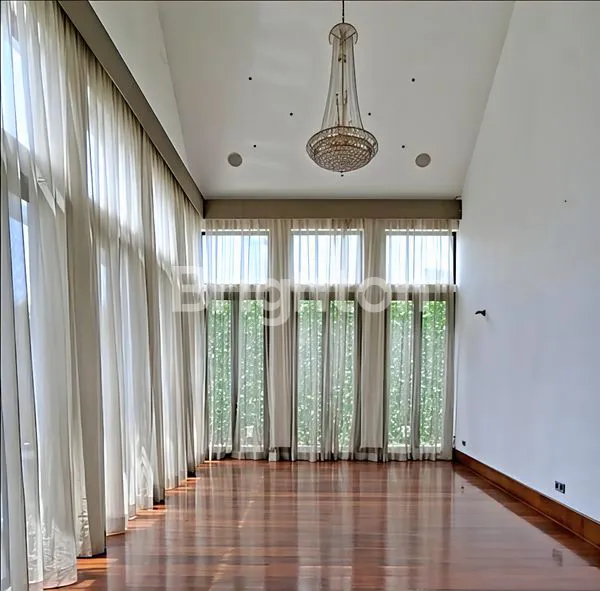 image RUMAH MEWAH DAERAH JL. SUDIRMAN & SUN PLAZA. PRIME LOCATION. MODERN LOOK. FULL FASILITAS (8)