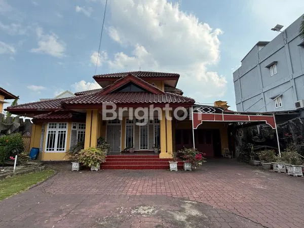 image RUMAH  CLASIC MEWAH DI TENGAH KOTA PEKANBARU DENGAN TANAH YANG LUAS  (1)