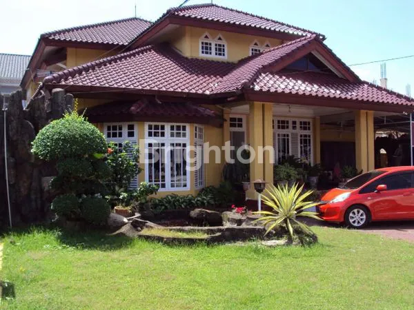 image RUMAH  CLASIC MEWAH DI TENGAH KOTA PEKANBARU DENGAN TANAH YANG LUAS  (2)