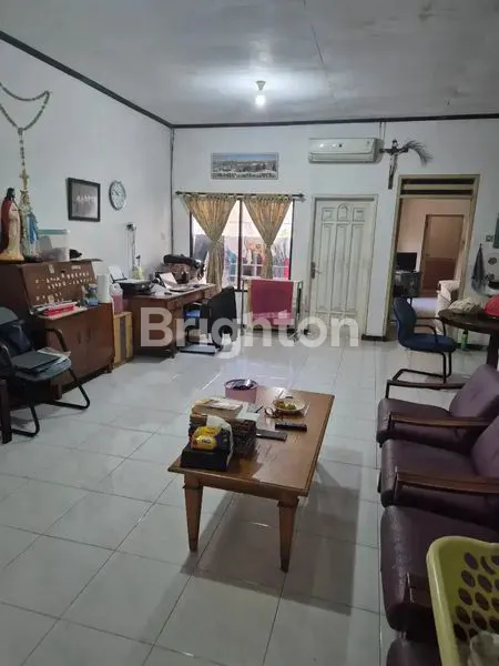 image RUMAH LAMA NIRWANA EKSEKUTIF TERAWAT ROW JALAN KEMBAR DEKAT MERR (1)