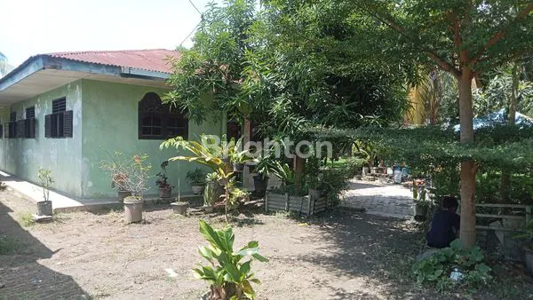 image RUMAH DENGAN TANAH YANG LUAS UNTUK TEMPAT TINGGAL DAN USAHA (1)